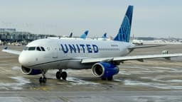 Judge rules United Airlines must face lawsuit over 'windowless' window seats